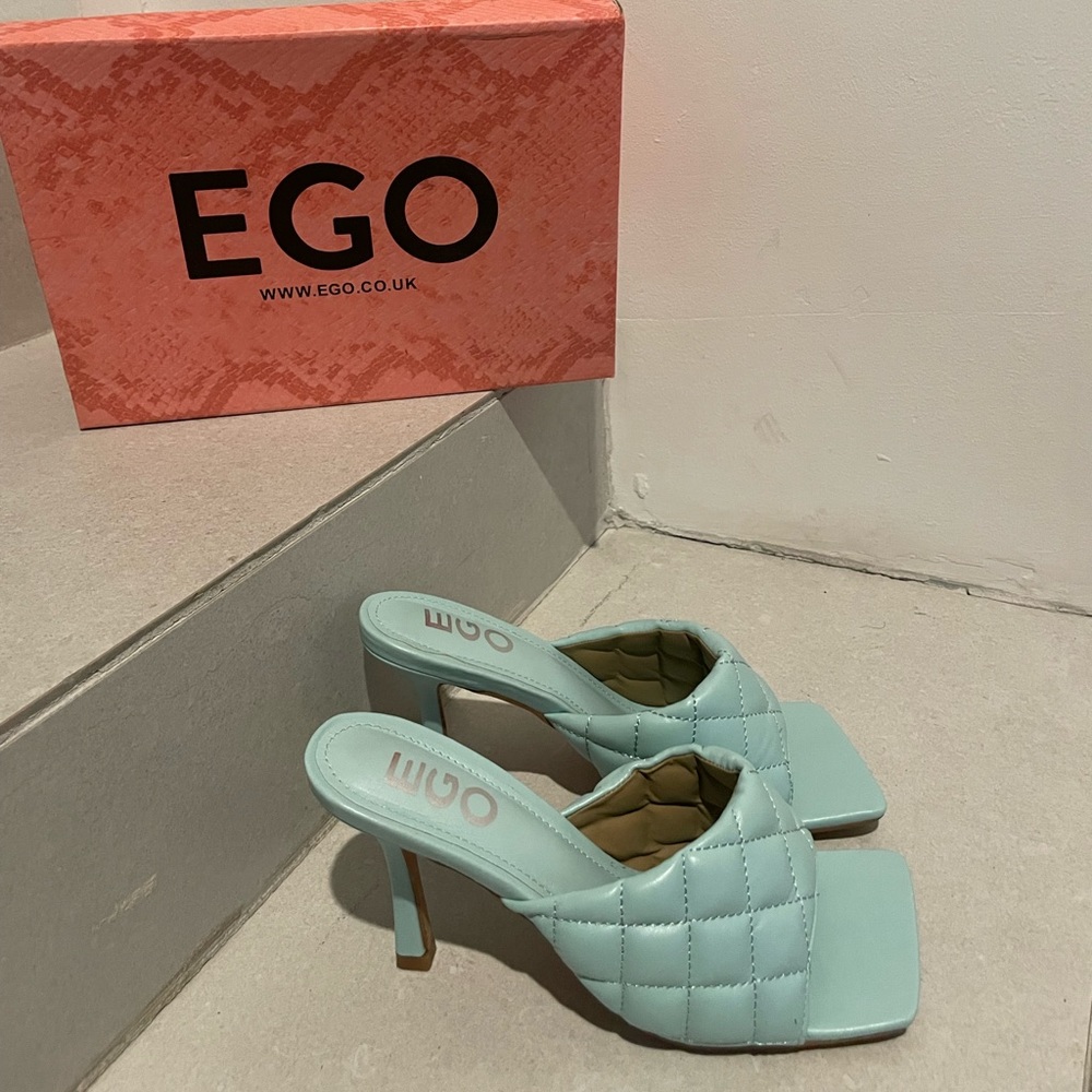 Blue EGOOFFICIAL heels size 6